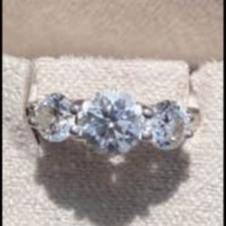 Beautiful Platinum 1.5ct Diamond Wedding/Engagement Ring!