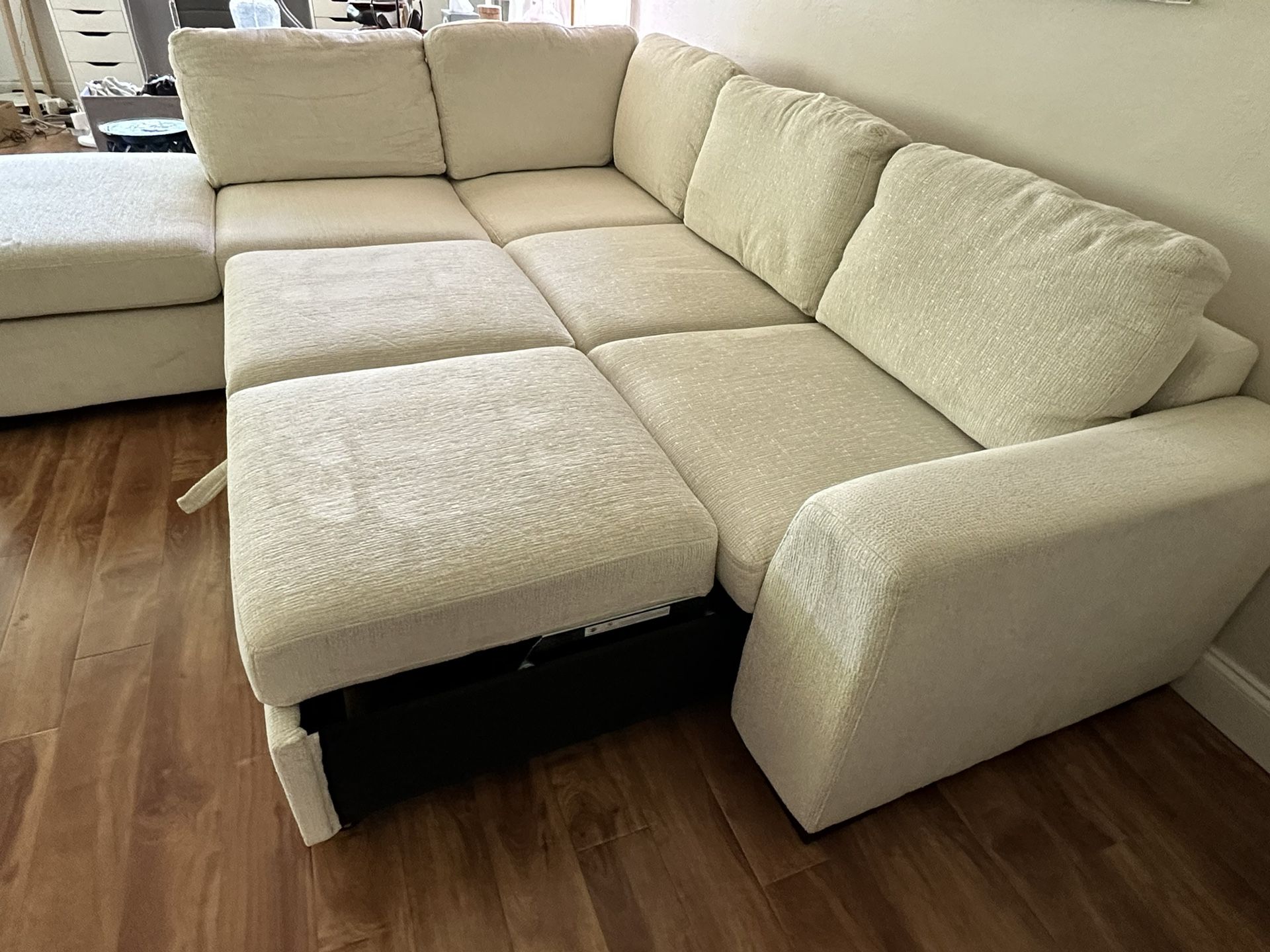 City Furniture Blakely White Fabric Small Left Bumper Sleeper Sectional