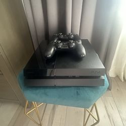 Original PS4, Includes 4 Free Games As Provided In The Picture. 