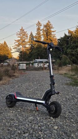 Apollo Phantom 2.0, Electric Scooter, 44mph / 50mi Range.