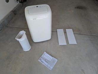 Toshiba portable air conditioner with accessories