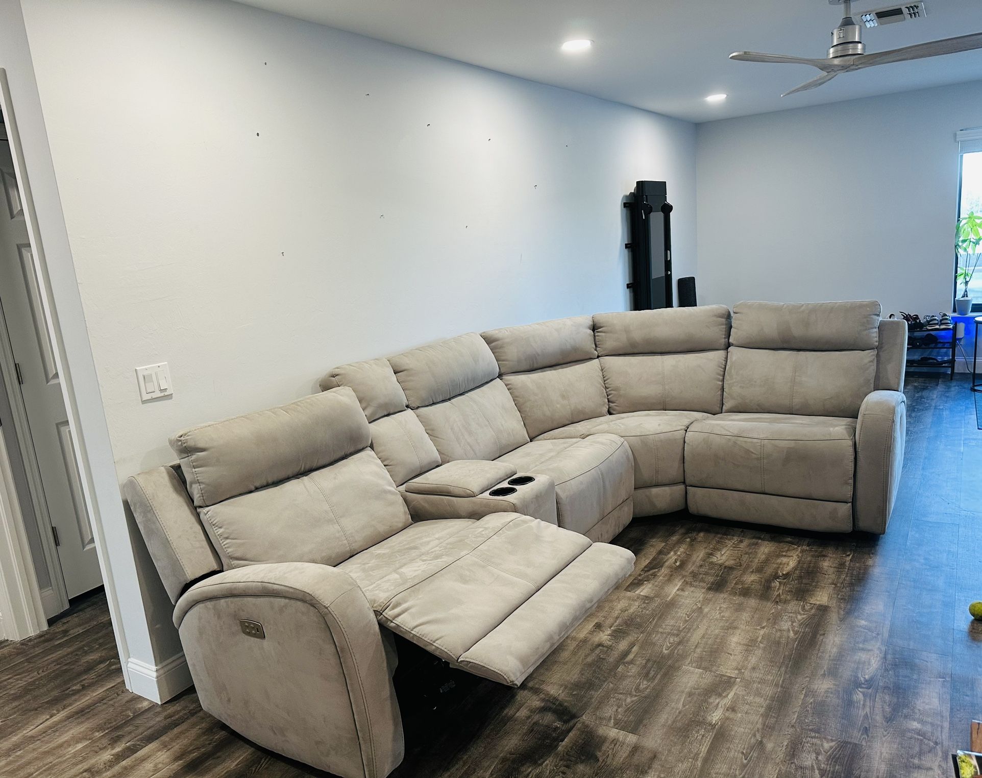 Grey Reclining Sectional. Excellent Condition!