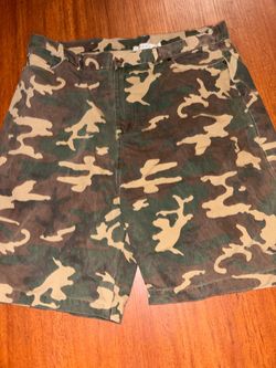 Baggy camo shorts
