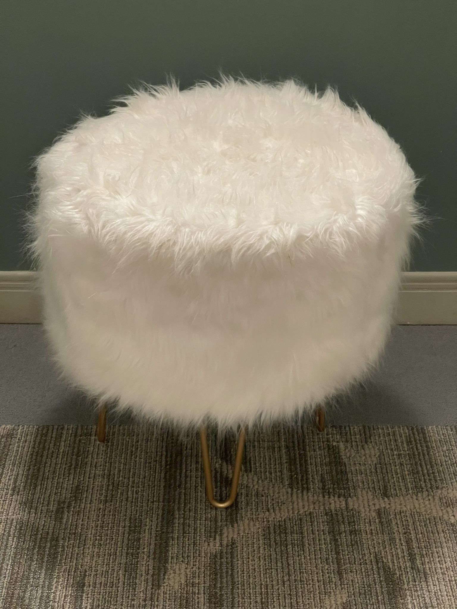 LARGE (20"H x 18"Diameter), ROUND, WHITE FAUX-FUR Covered, FULLY-ASSEMBLED OTTOMAN - posted price is firm.