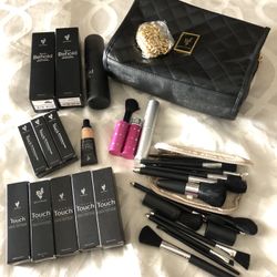 LOT OF YOUNIQUE NAME BRAND MAKE UP  FOUNDATIONS, SETTING SPRAYS, CNCEALERS, BRUSHES!