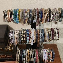 Bracelets 