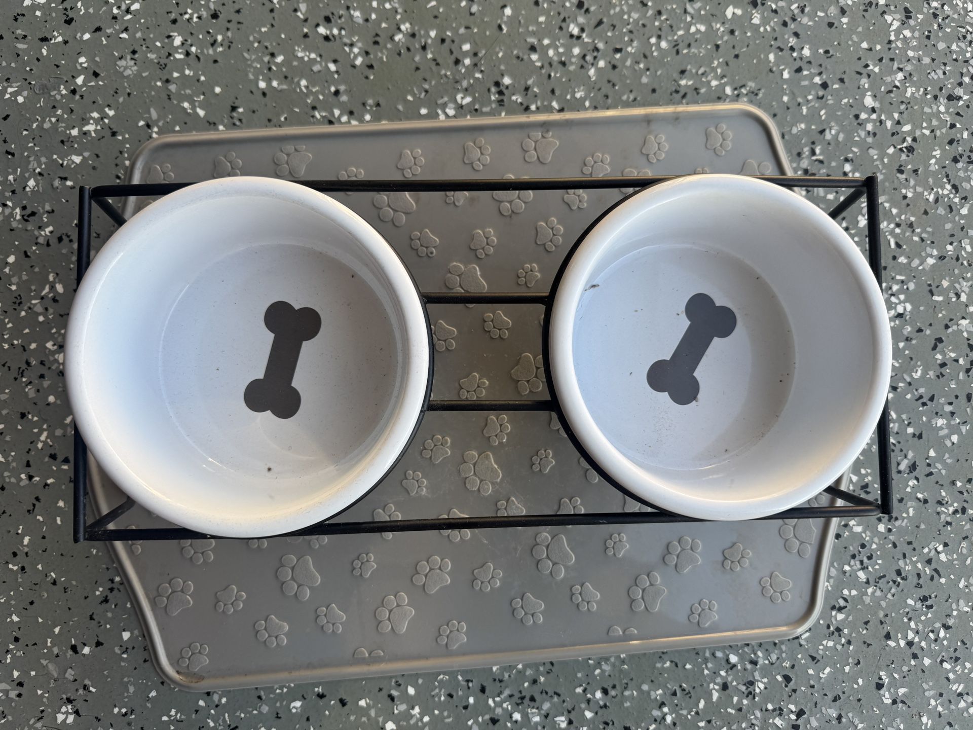 Dog Bowl Set With Stand And Floor Mat