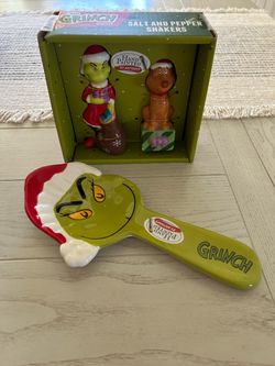The Grinch Salt and Pepper Shakers with Spoon Rest