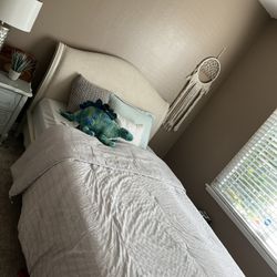 Full Size Bed Like New