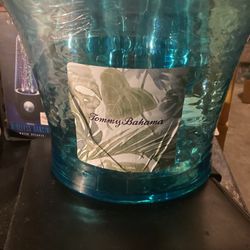 Tommy Bahama 5 Piece Set. 4 Glasses And An Ice Bucket. Made Of Sturdy Plastic 