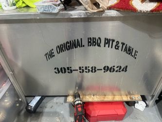 Bar-B-Q  Pit (metal caja china)
