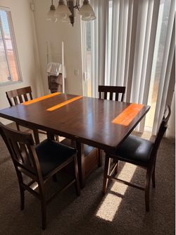 Dinning room table