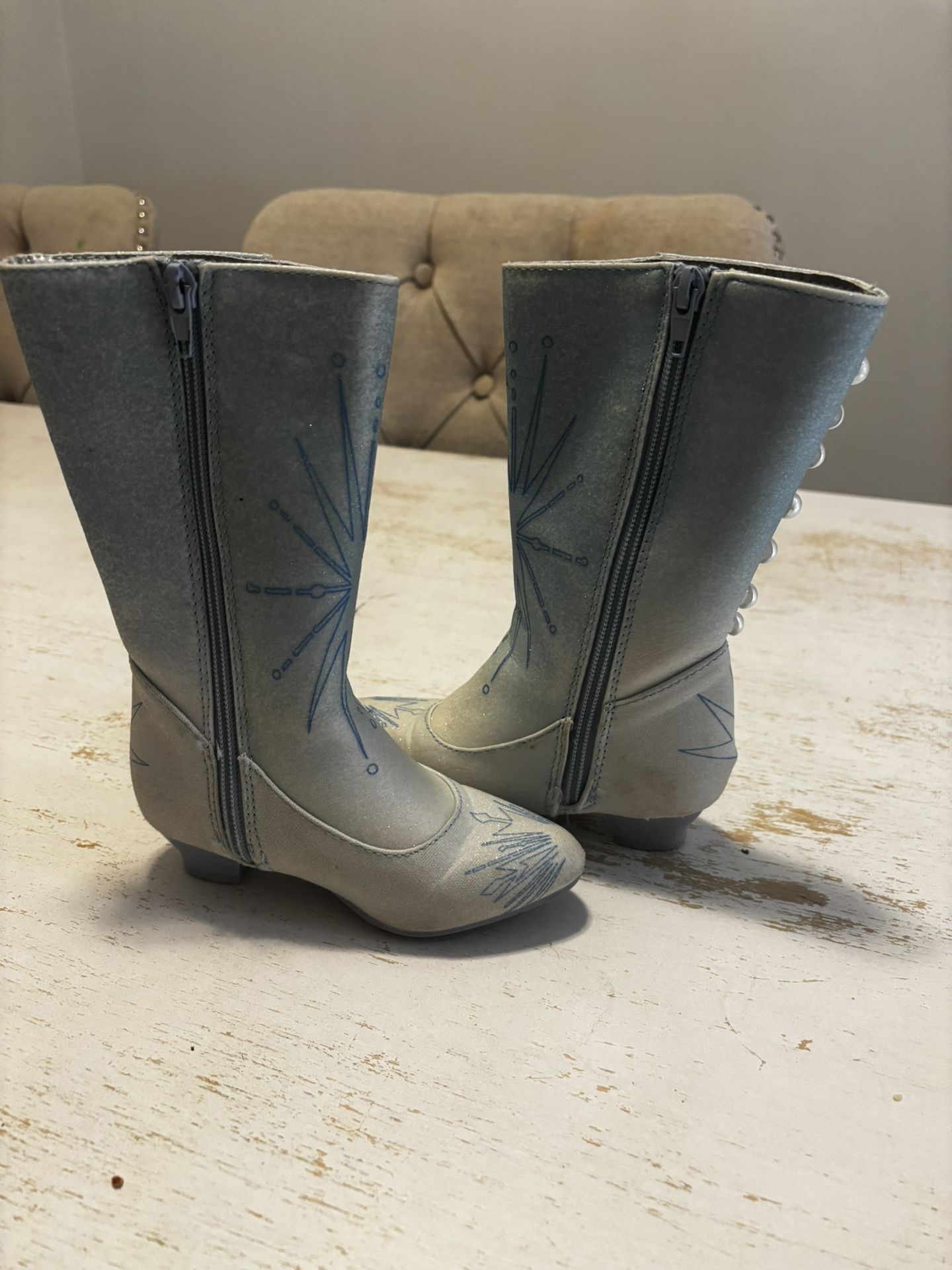 Elsa Boots Size 9/10