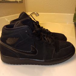 Air Jordan one's Mid Blacks They're a Size  9