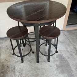 Pending Pick Up: High Top Table W/4 Stools
