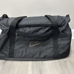 Black Nike Duffel Gym Bag. Pick Up Lake Orion Near Home Depot 
