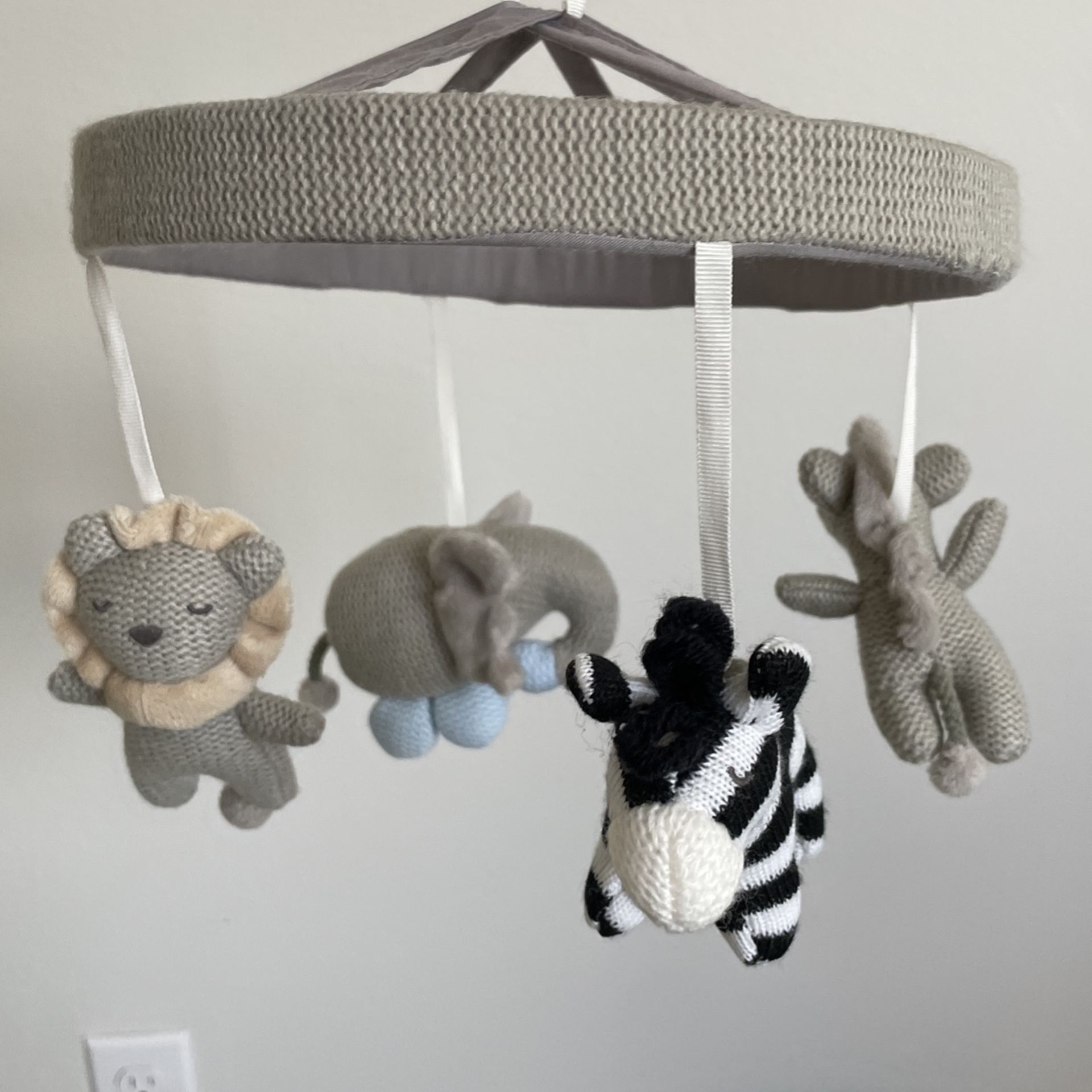 Pottery Barn Knit Animal Friends White Musical Baby Crib Mobile