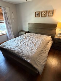 Bed and 2 nightstands
