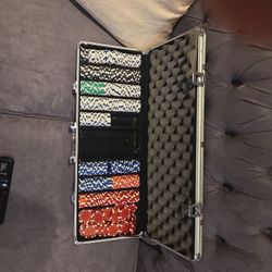 poker chips case included