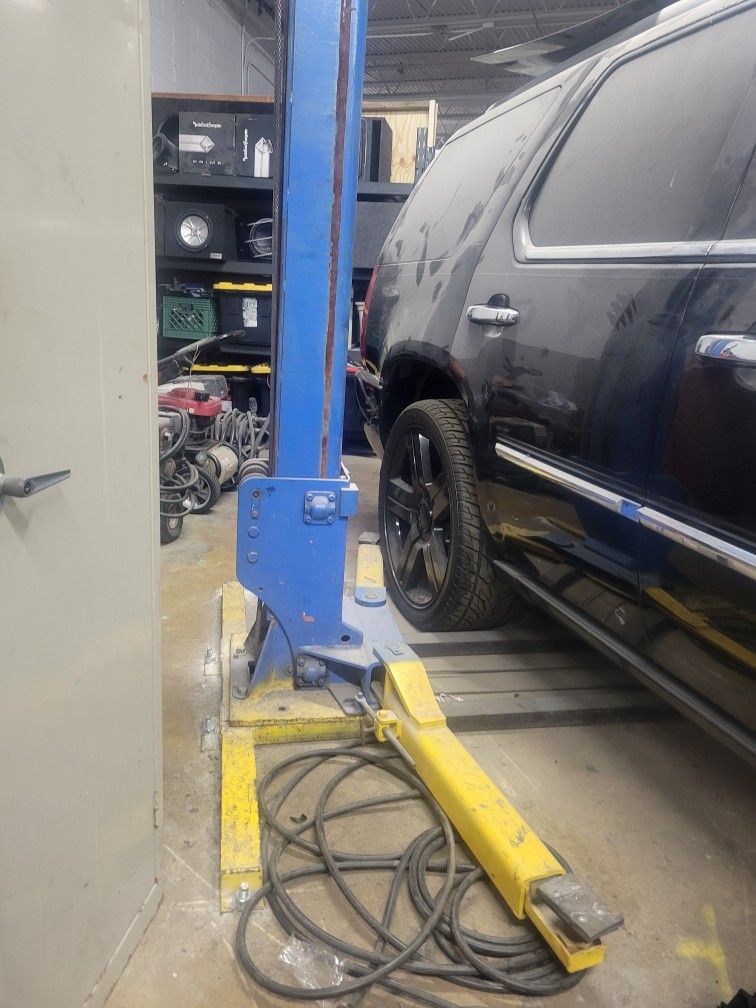 Matco Tools Vehicle Lift Used.
