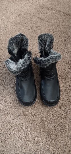 Women's Weather Footwear (Size 7)