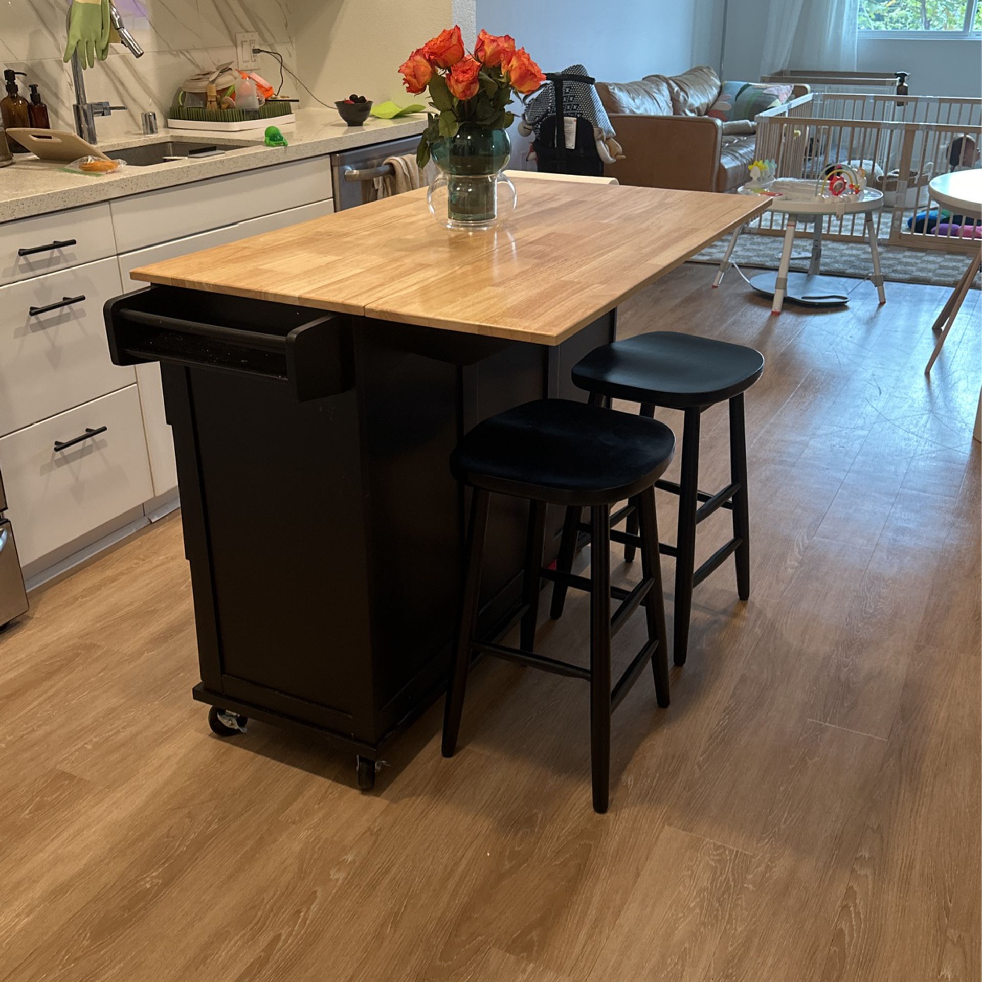 Kitchen Island Leaf Table With Stools  And Storage 