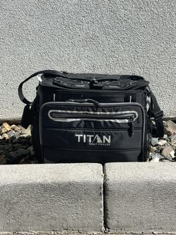ARCTIC ZONE Titan Deep-freeze Cooler With Zip Pockets