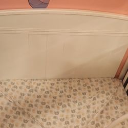  Crib/ Toddler Bed