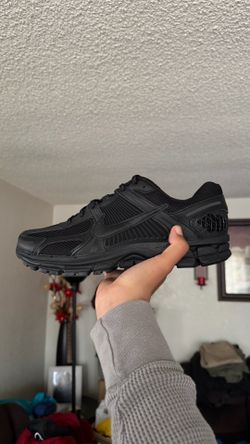 nike zoom vomero 5 black