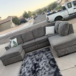 U-shaped Sectional Couch 
