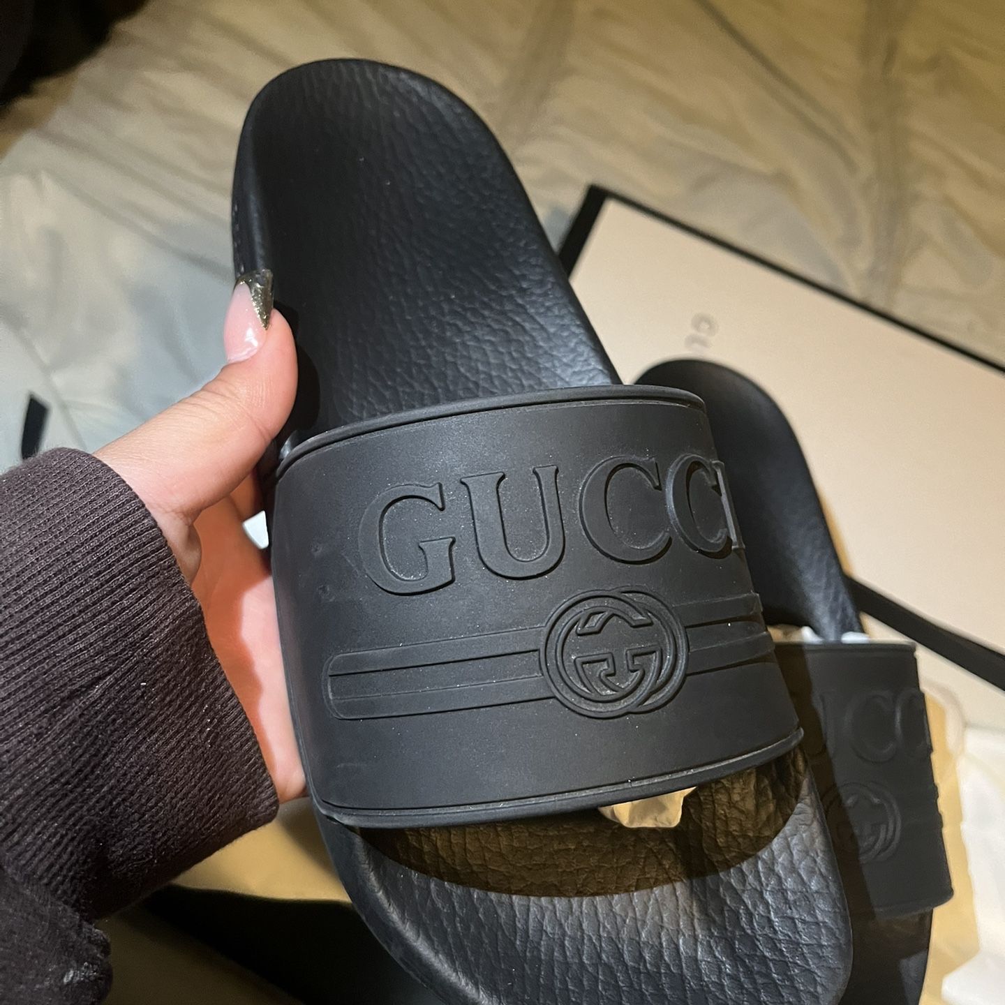 MEN GUCCI SLIDES 