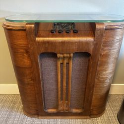 Vintage Art Deco Radio 