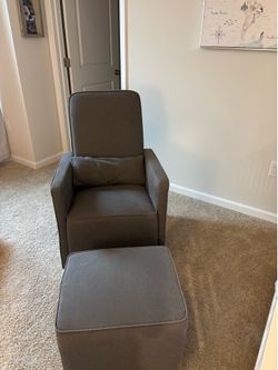 Davinci Glider and Ottoman