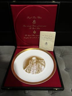 Royal Tettau China limited edition plate featuring Pope Paul VI.