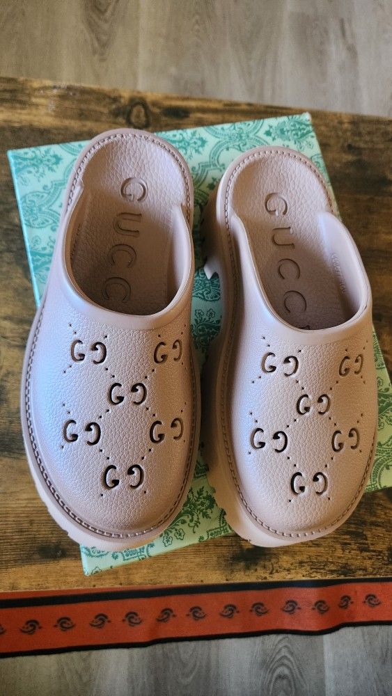 Slipper With Box Size 7