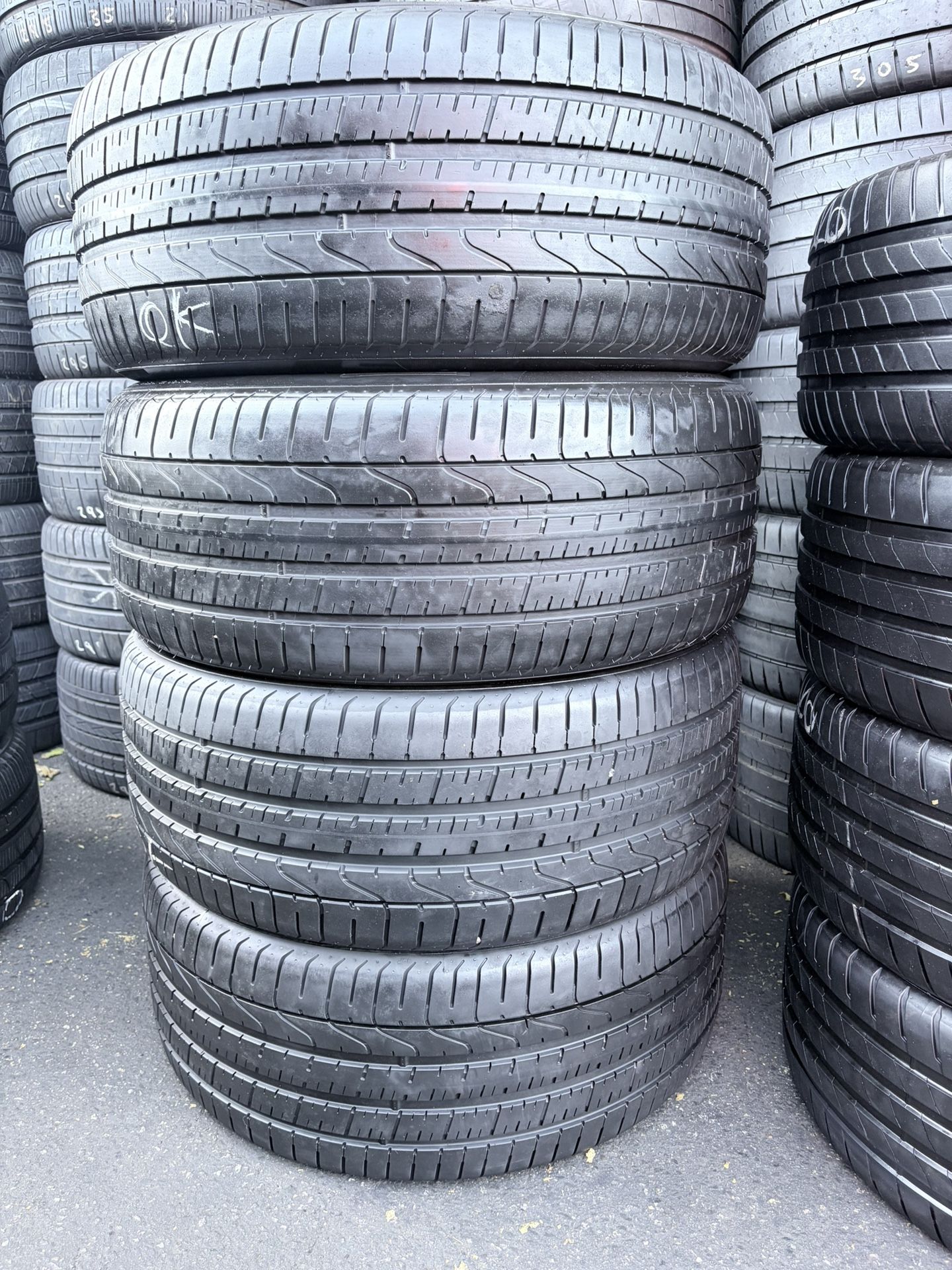 Tengo Un Set De Llantas En Muy Buenas Condiciones, Marca Pirelli 285/40 ZR22 Instalación Y Balanceo Por El Mismo Precio 