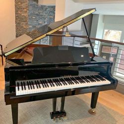 Yamaha Baby Grand Piano In Like New Condition For Free