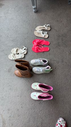 Girls shoes  bag full of 6 pairs take all 20$
