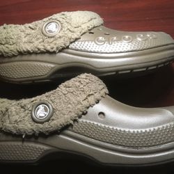 Fuzzy Lined Crocs - Girls Sz 3