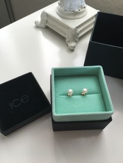 14k gold with freshwater pearl earrings