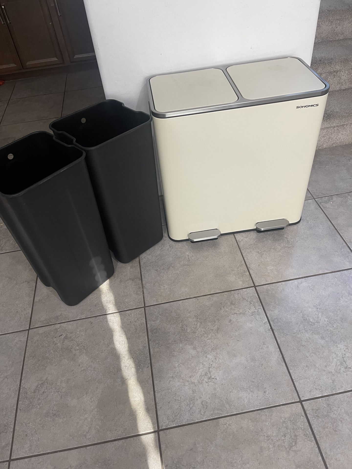SONGMICS Trash Can, 2 x 10.6 Gallon (2 x 40 L) Garbage Can for Kitchen, with 15 Trash Bags, 2 Compartments, Plastic Inner Buckets and Hinged Lids