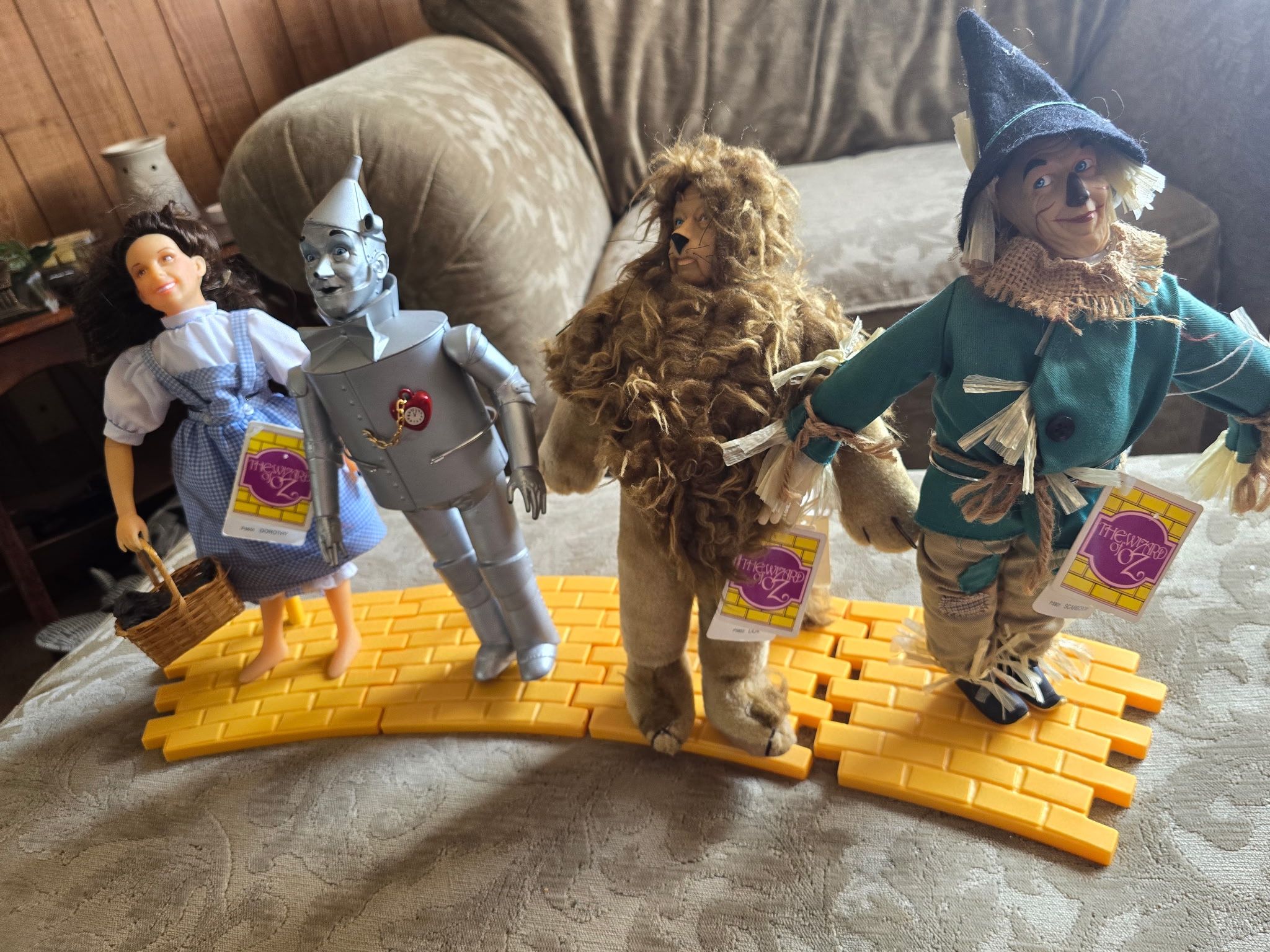 Presents Brand Wizard Of Oz Dolls (with Toto)