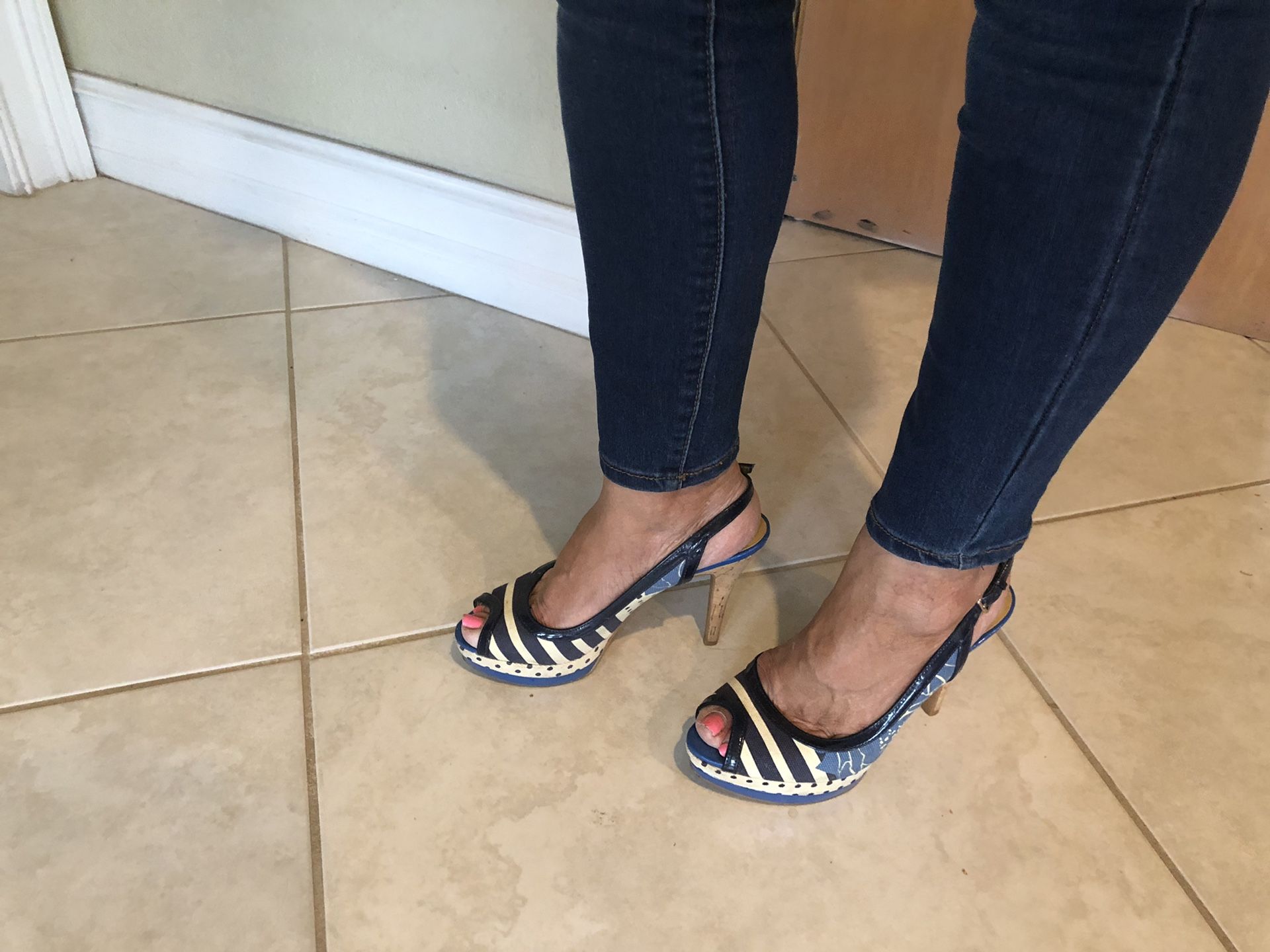 Size 6 1/2 attractive heels 2 1/2 inch heels