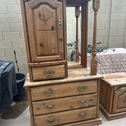 Solid Wood Vintage Bedroom Set - 5 Pieces - OBO