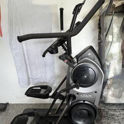 Bowflex MaxTrainer M8