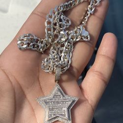 Gold Diamond pendent with Chain