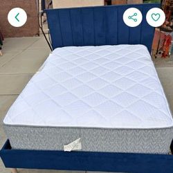 Queen Bed Memory Foam Mattress Like New Super Clean