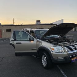 2006 ford explorer XLT  
