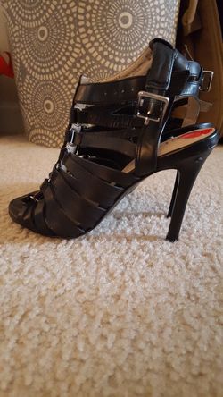 Guess black strapped heels