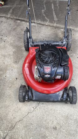 Troy Bilt lawnmower 22 inch cut but remember it’s a push big wheel new carburetor ready to go no problems